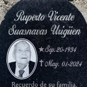 Epitafio en granito grabado con imagen a láser.