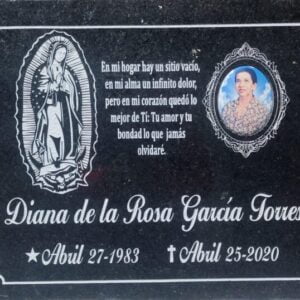 Epitafio en granito grabado.