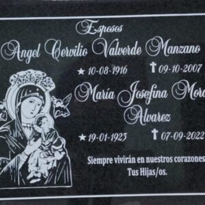 Epitafio en granito grabado.