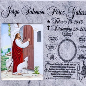 Epitafio en mármol nacional grabado con imagen tallada.