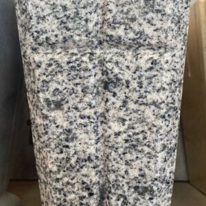 Floreros de granito.